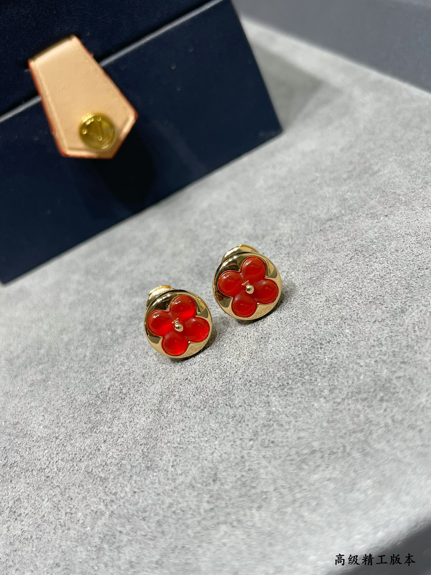 L0vis Vvtt0n Earrings