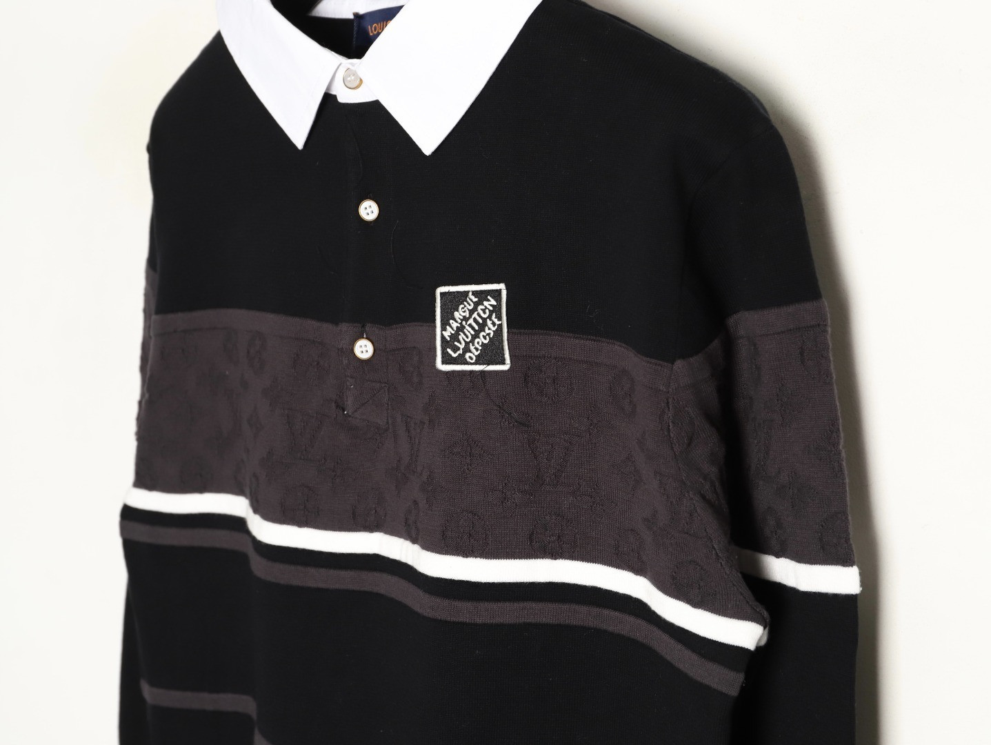L0vis Vvtt0n Hoodies