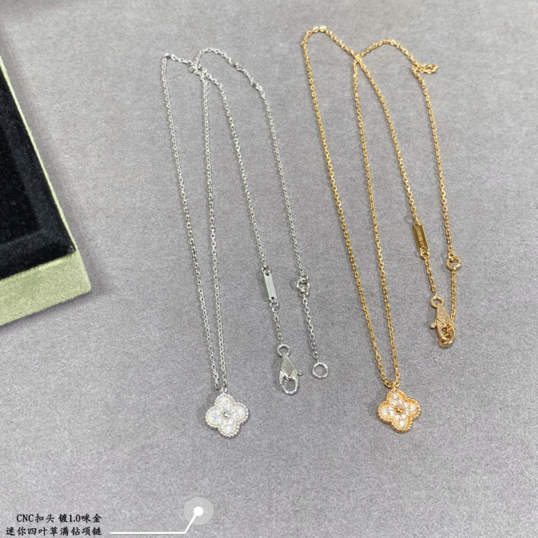 V*n Cl**f & Arpels Mini D1am0nd Four-Leaf Clover Necklace Diameter approx 1.0cm,Chain length approx 40+5cm
