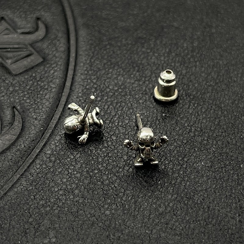 Ch*0me He**ts Skull Earrings