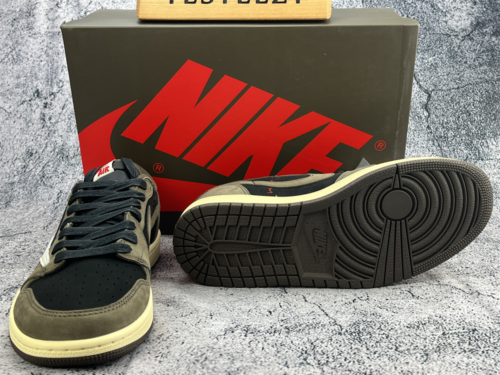 UA TRAVIS SCOTT X AIR JORDAN 1 LOW 