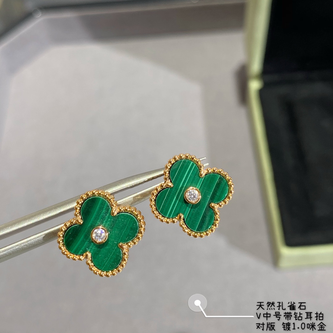 V*n Cl**f & Arpels natural malachite with D1am0nd four-leaf clover earrings