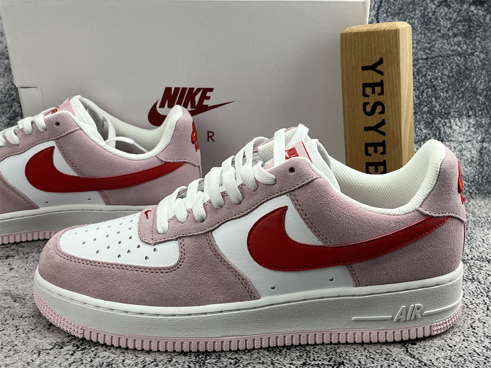 UA NIKE AIR FORCE 1 LOW 