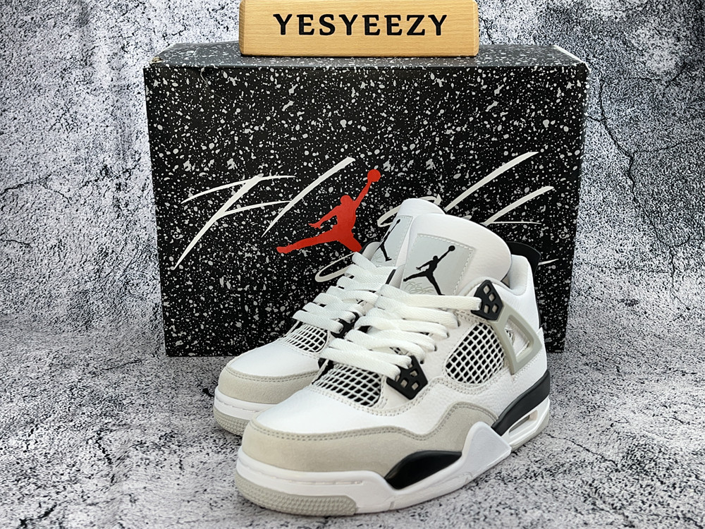 UA AIR JORDAN 4 RETRO 