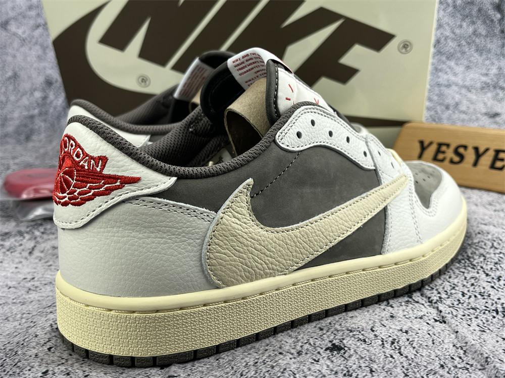 UA TRAVIS SCOTT X AIR JORDAN 1 LOW OG 
