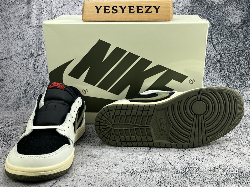 UA TRAVIS SCOTT X WMNS AIR JORDAN 1 LOW OG 