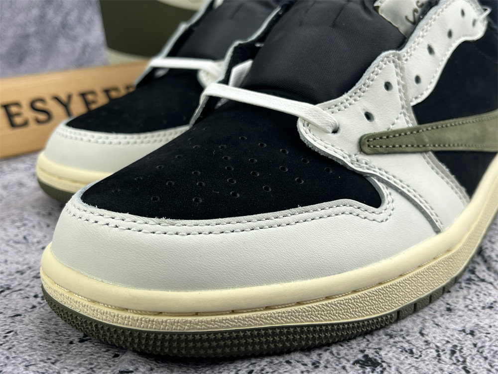 UA TRAVIS SCOTT X WMNS AIR JORDAN 1 LOW OG 
