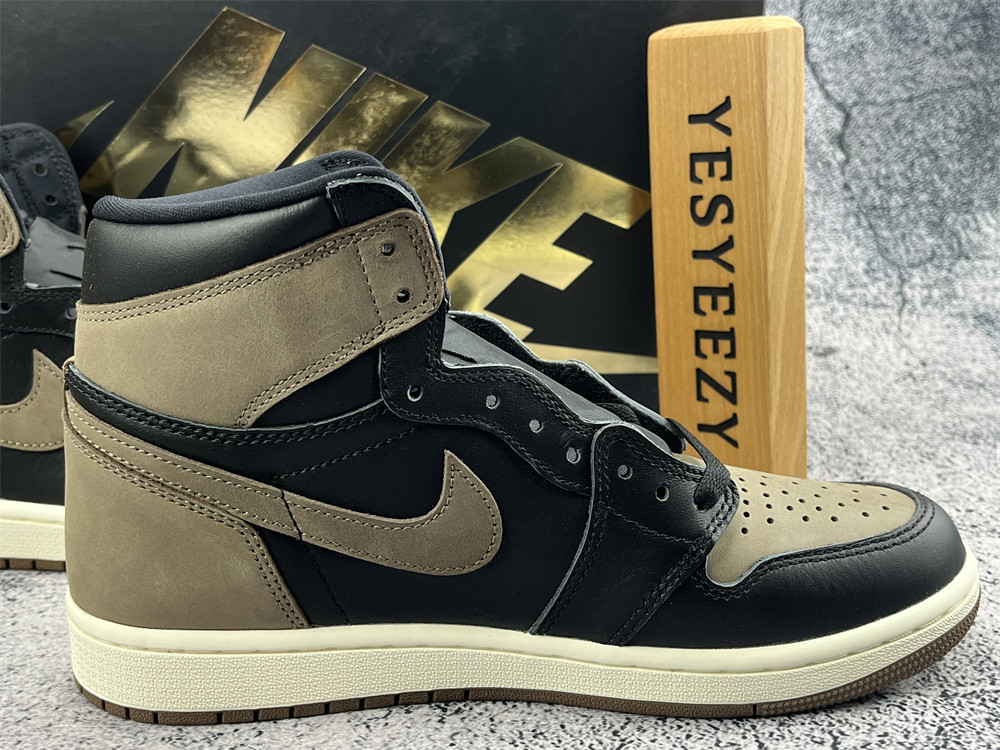 UA AIR JORDAN 1 RETRO HIGH OG 