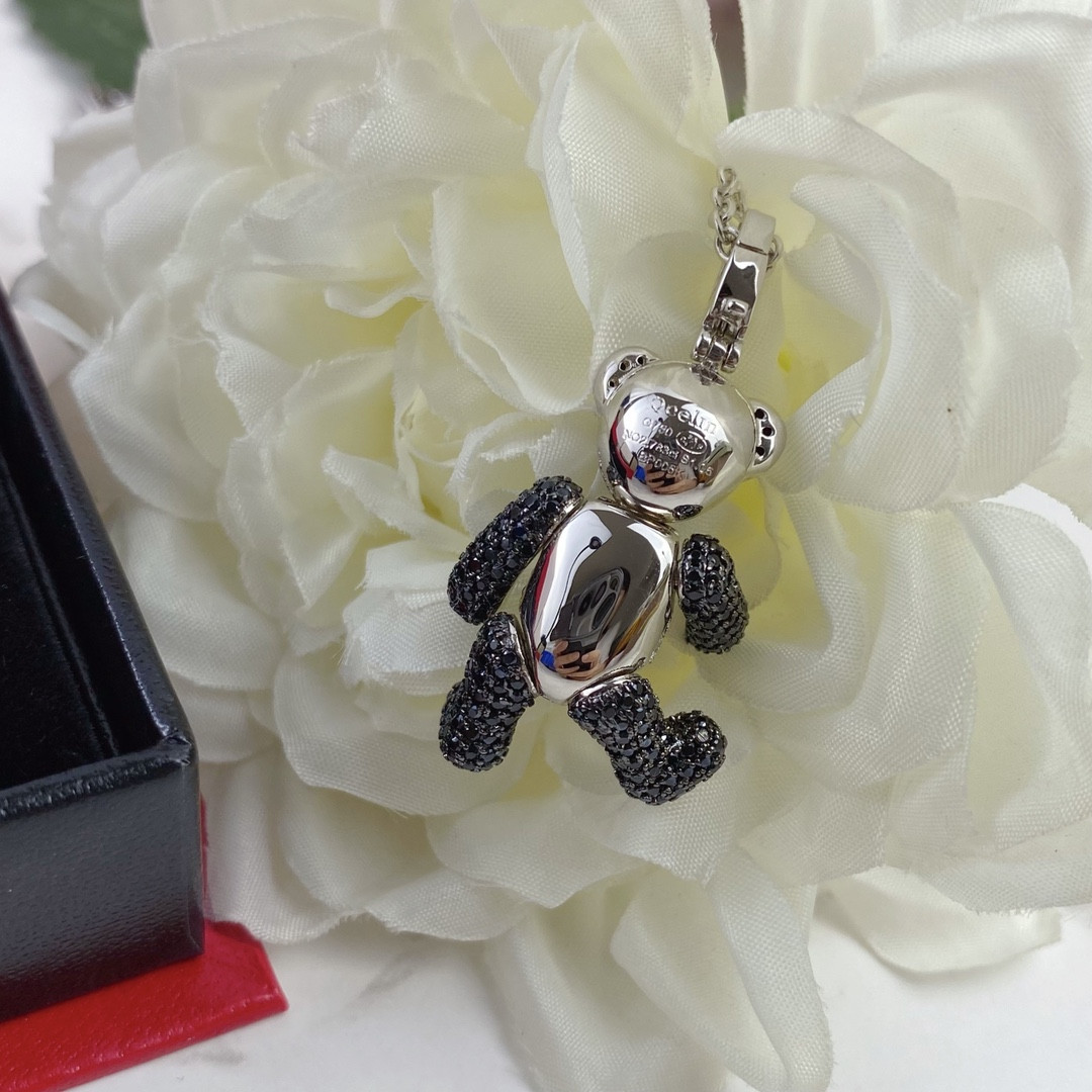 Qeelin Love Heart Bear Pendant Necklace