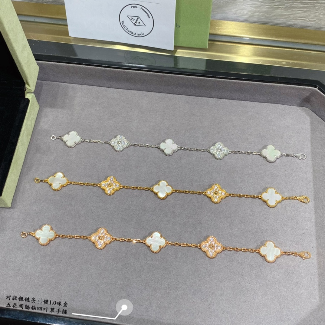 V*n Cl**f & Arpels interval D1am0nd five-flower four-leaf clover Bracelet