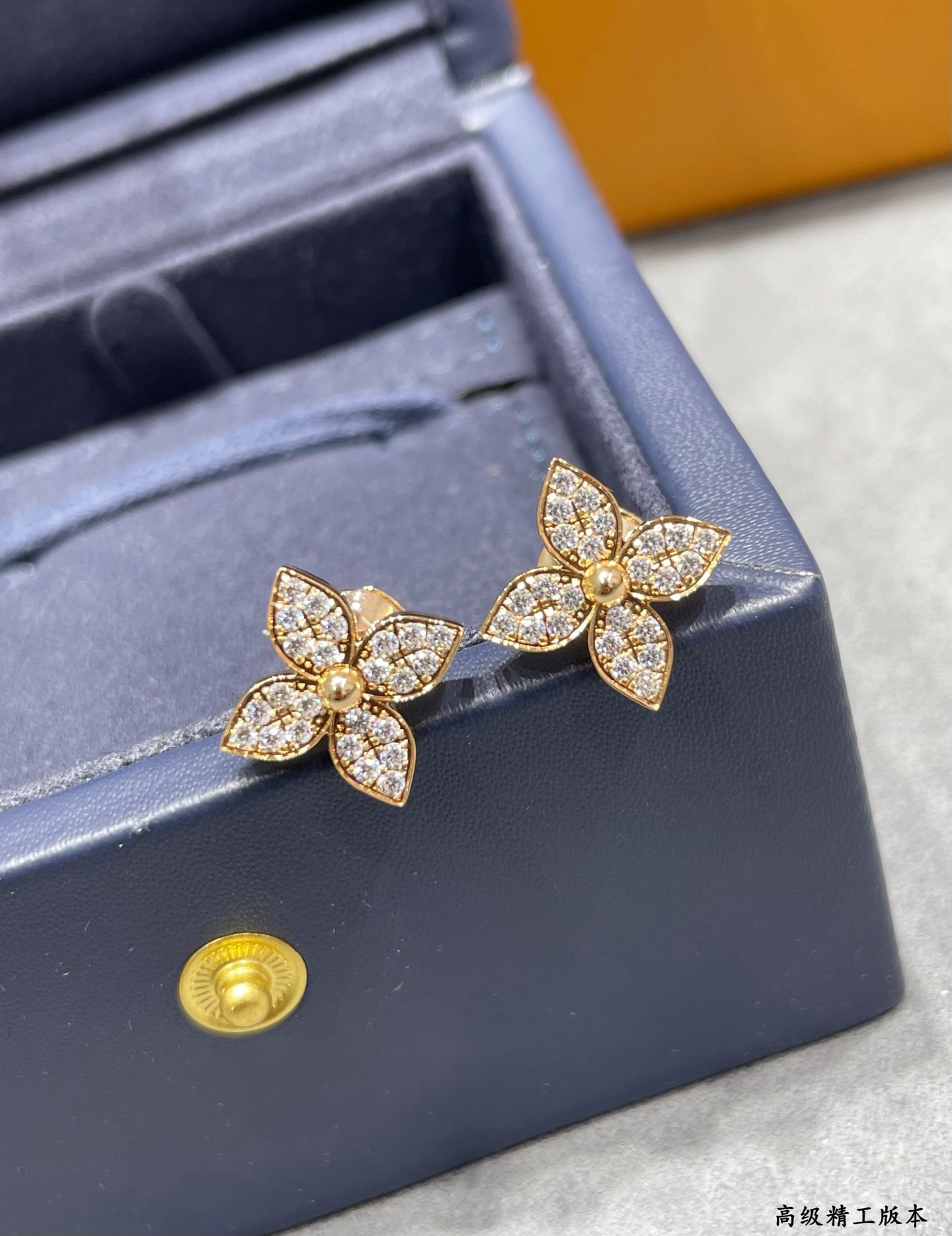 L0vis Vvtt0n Single flower full D1am0nd Earrings