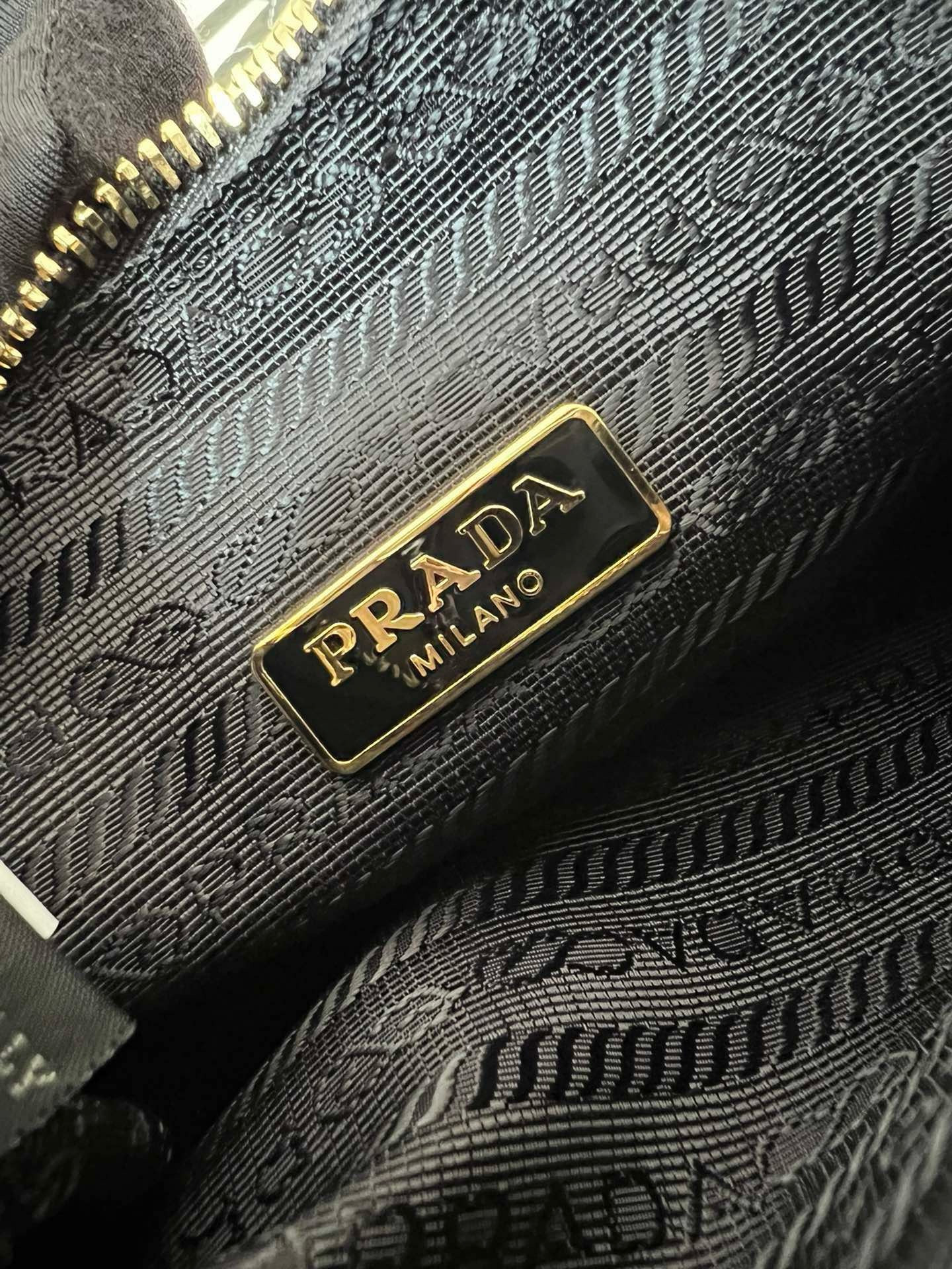 Pra*a Re-Edition 2005 Nylon Bag