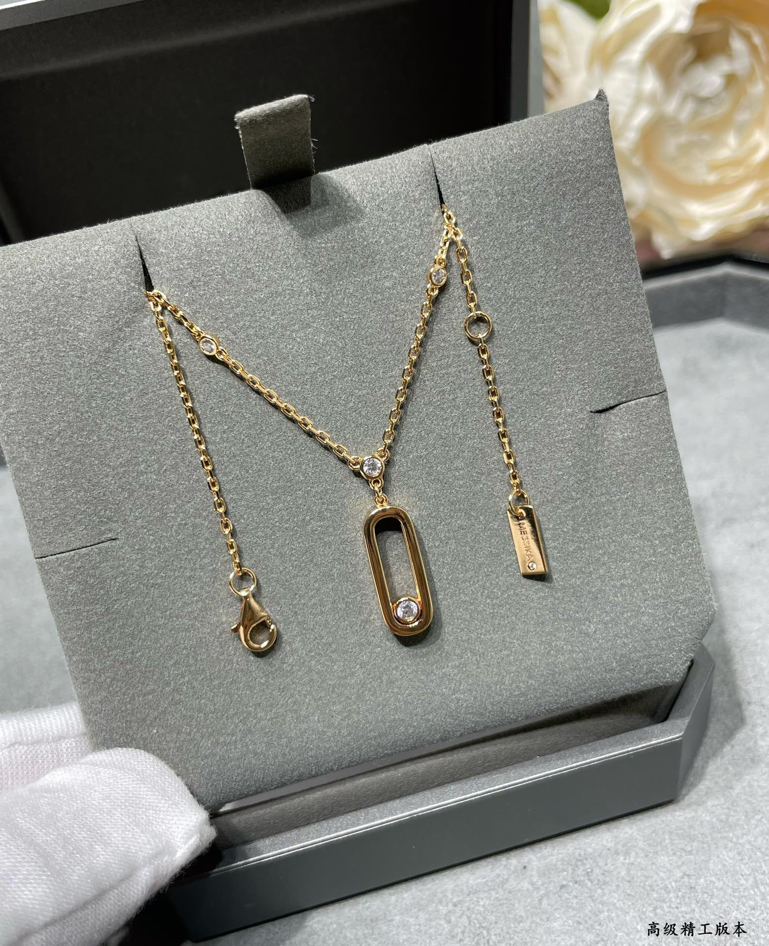 Mes1kaa polished single d1am0nd moving necklace