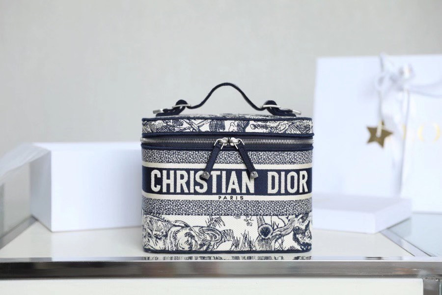 D10r Travel make up bag