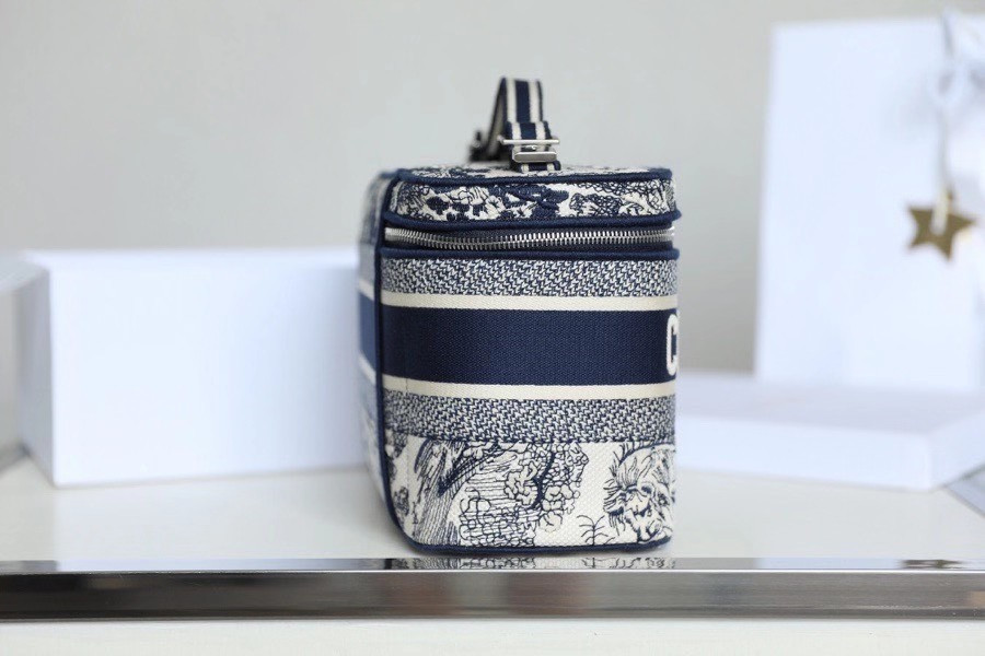 D10r Travel make up bag