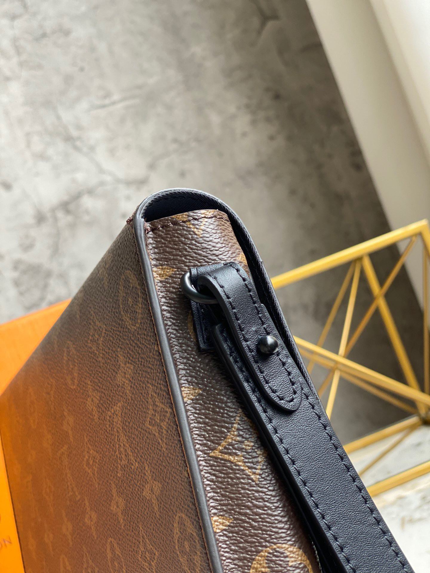 LV S LOCK 4A M80560