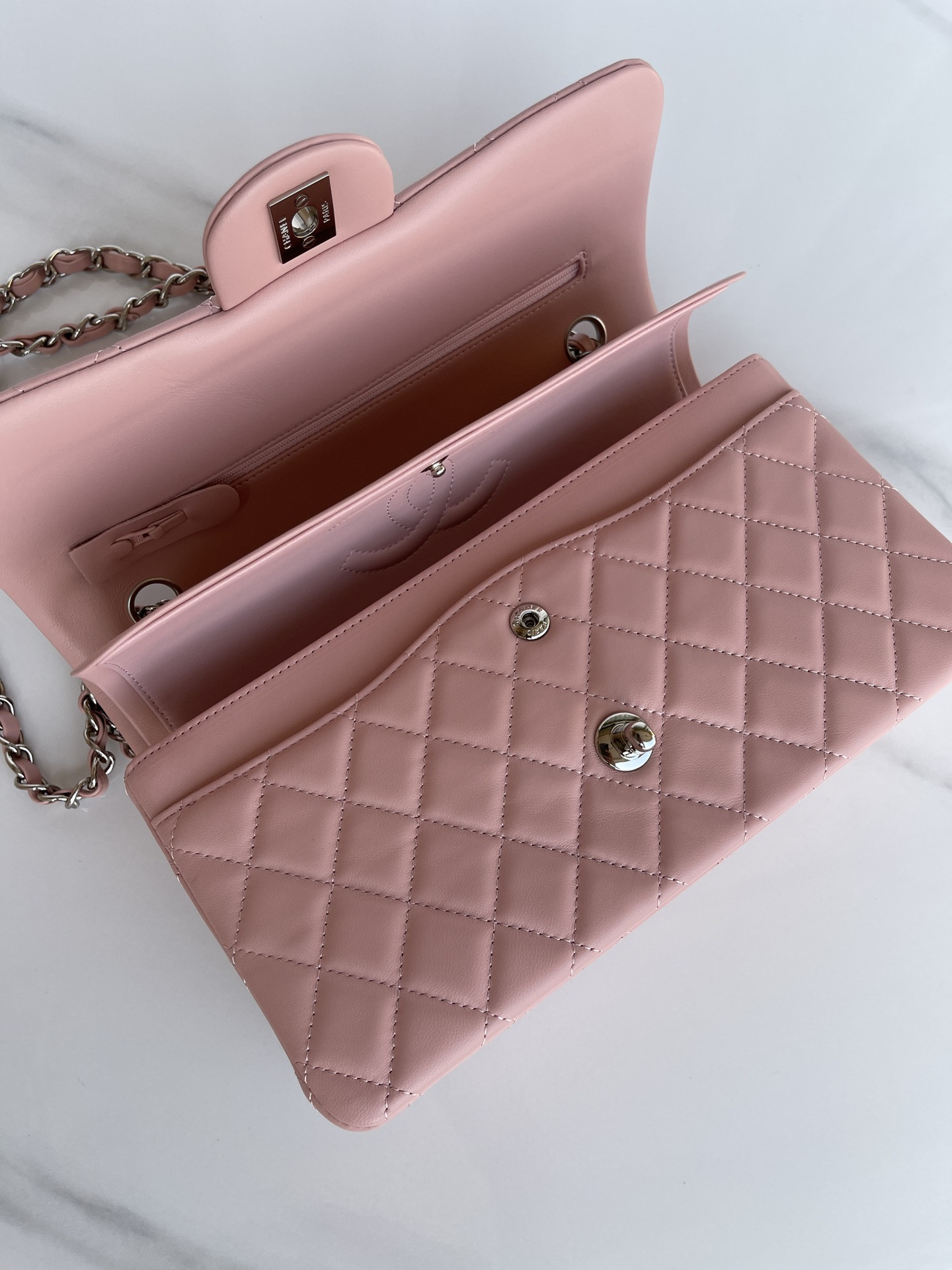 Ch**el CLASSIC FLAP 25CM CF PINK SILVER 6 × 9.9 × 2.5 in