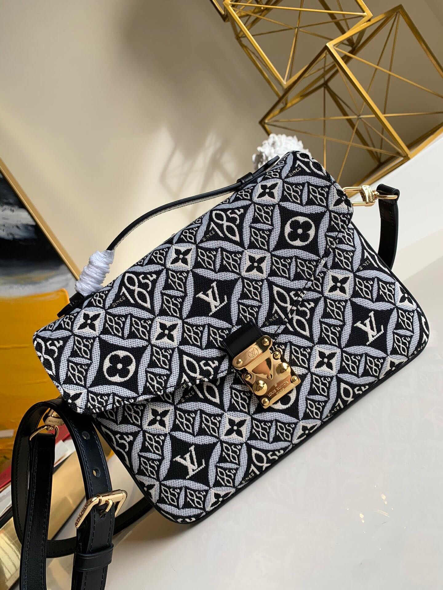 LV SINCE 1854 POCHETTE METIS M57272