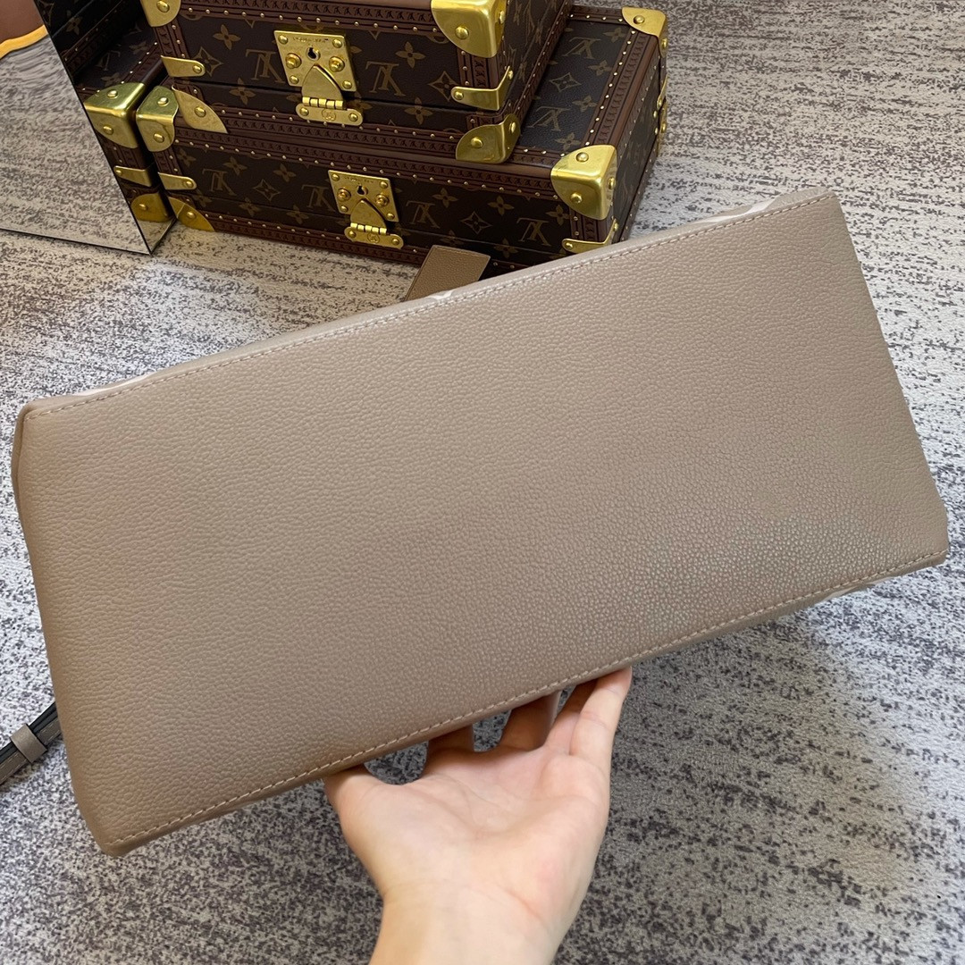 LV GRAND PALAIS M45842