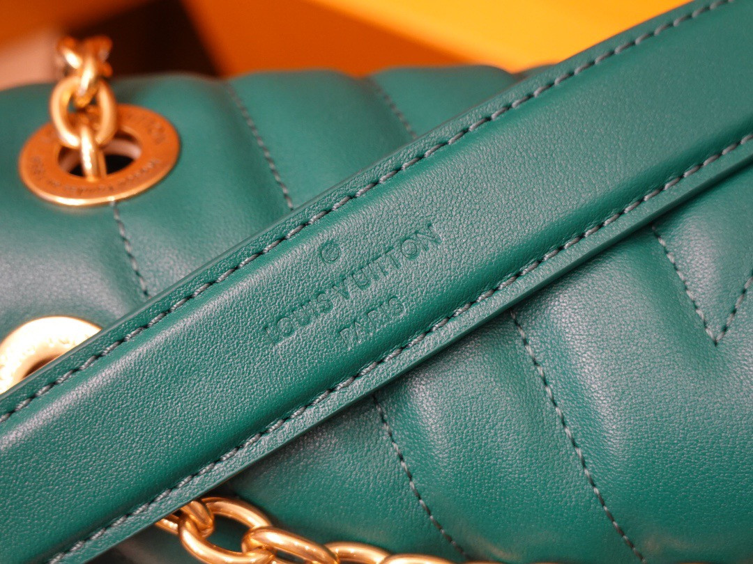 LV NEW WAVE CHAIN BAG M58664