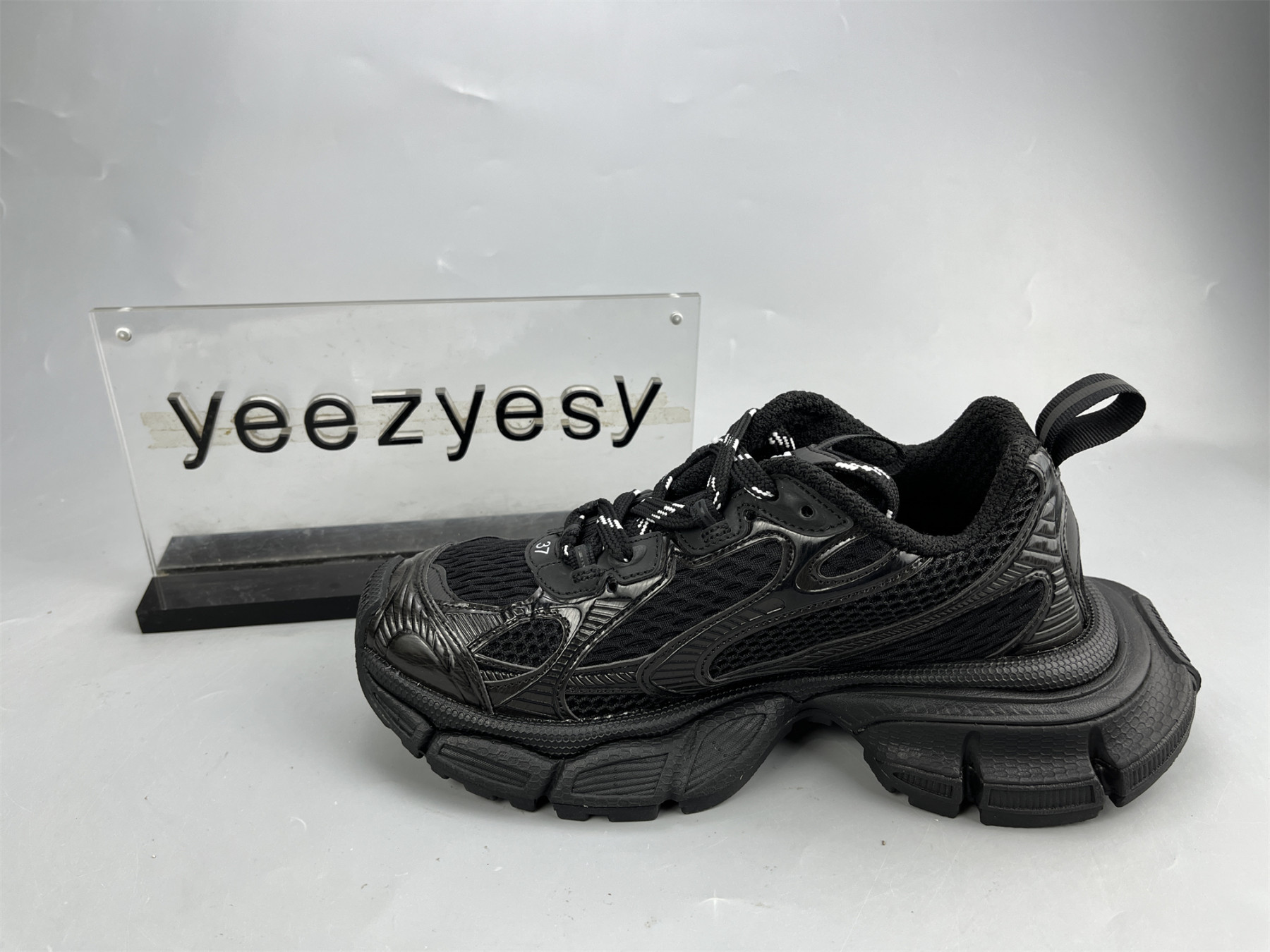 UA RUNNER ALL BLACK