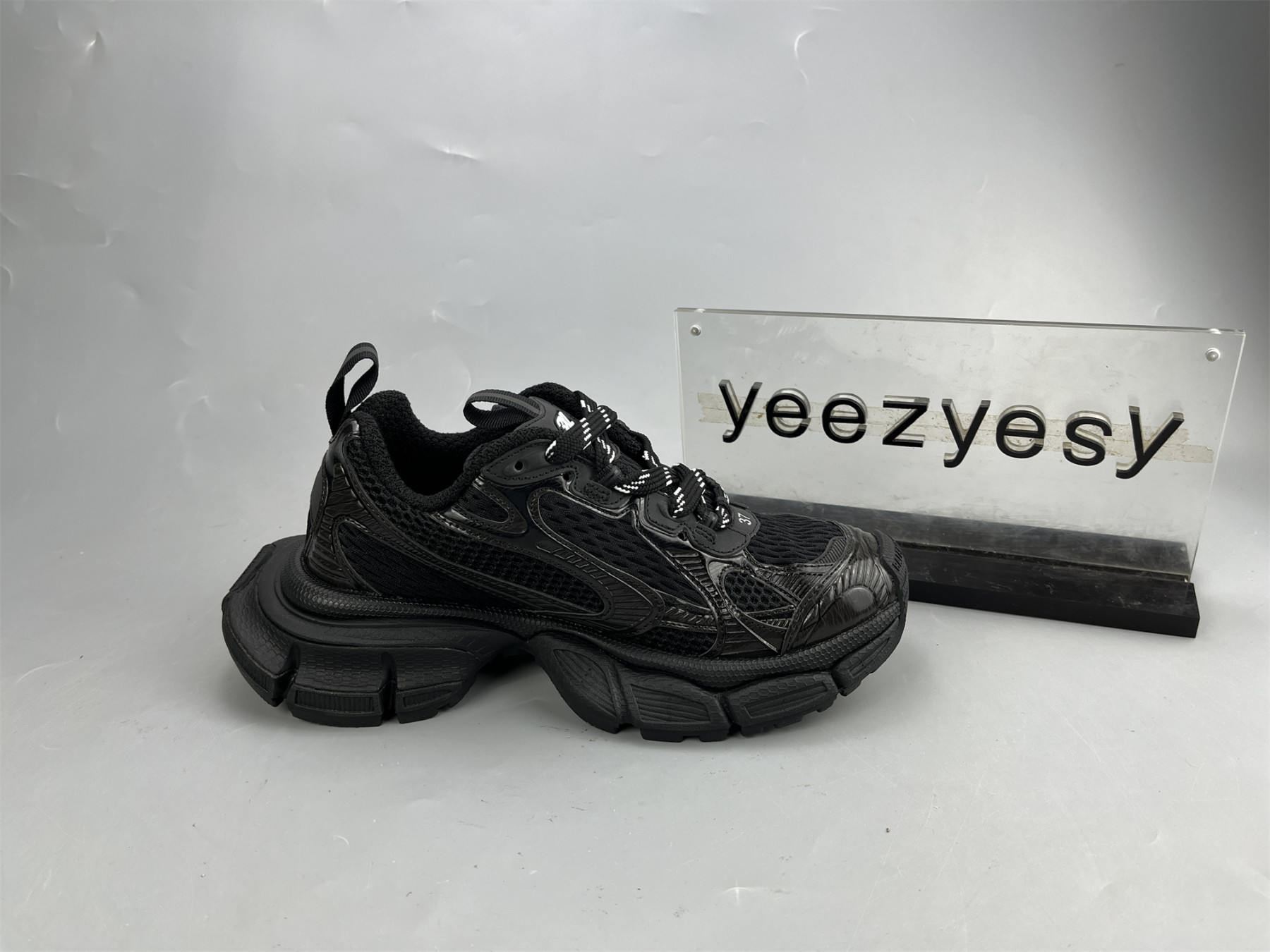 UA RUNNER ALL BLACK