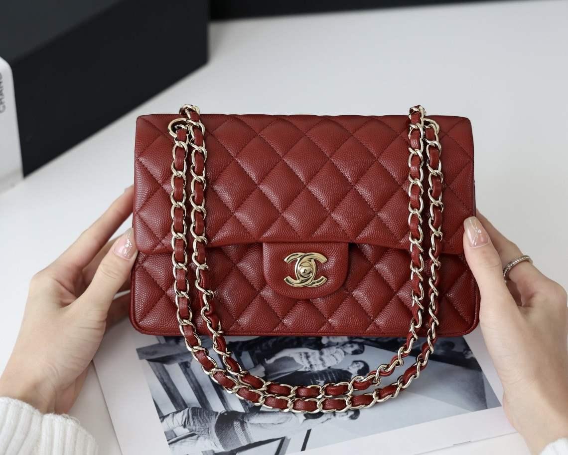 Ch**el Classic Handbag in Grained Litchi Pattern Calfskin & Gold-Tone Metal 15.5 × 25.5 × 6.5 cm