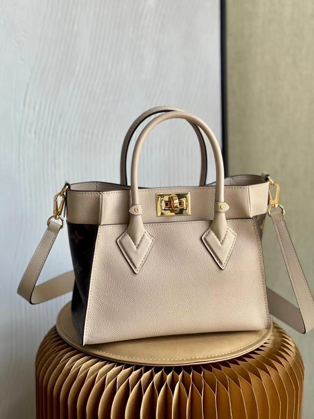 LV ON MY SIDE PM M57729