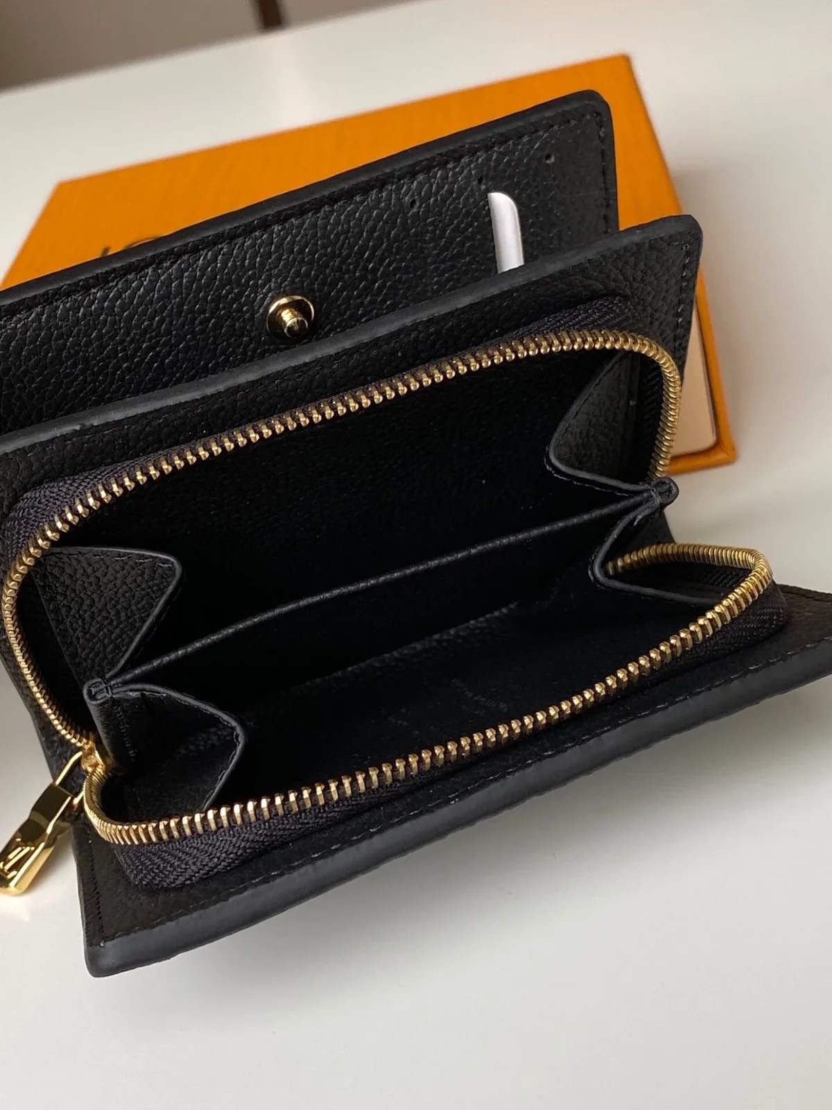 LV CLEA WALLET M80151