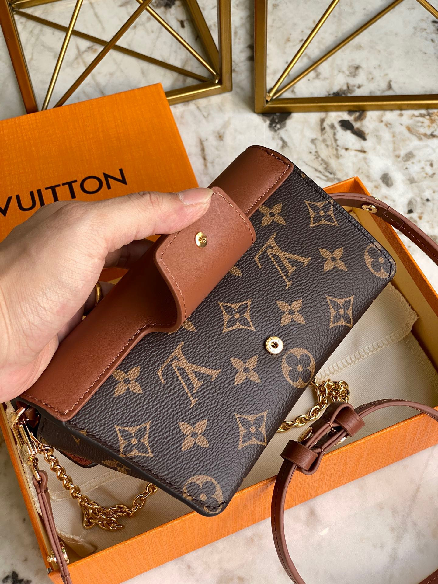 LV PADLOCK ON STRAP M80763