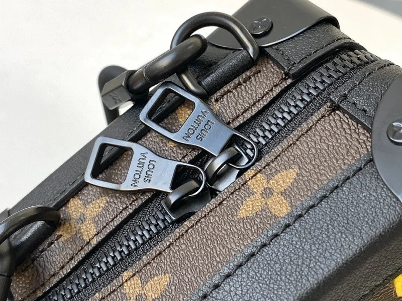 LV VERTICAL SOFT TRUNK M45079