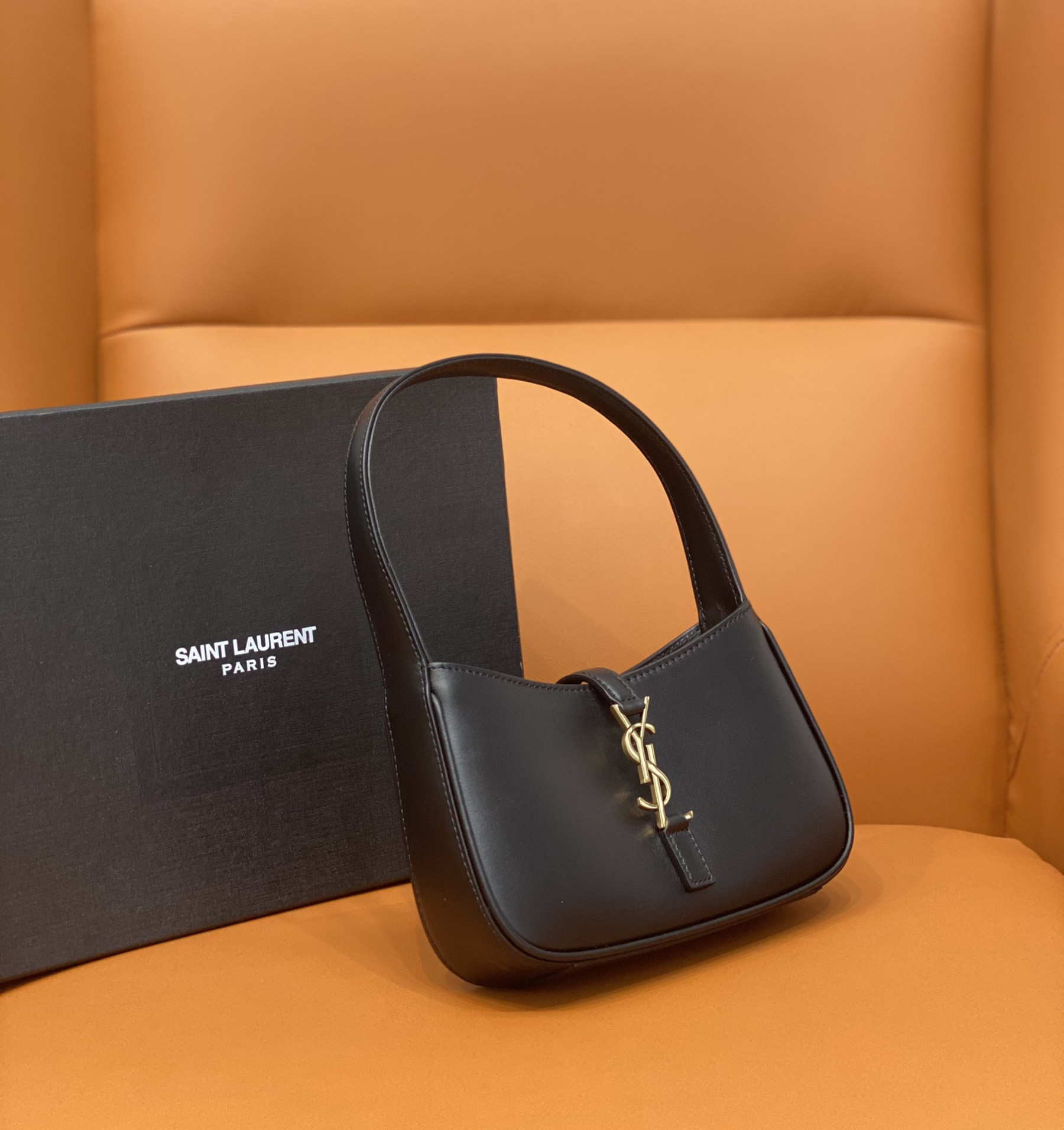 Y51 MINI LE 5 À 7 IN SMOOTH LEATHER NOIR  19 X 11.5 X 4.5 CM