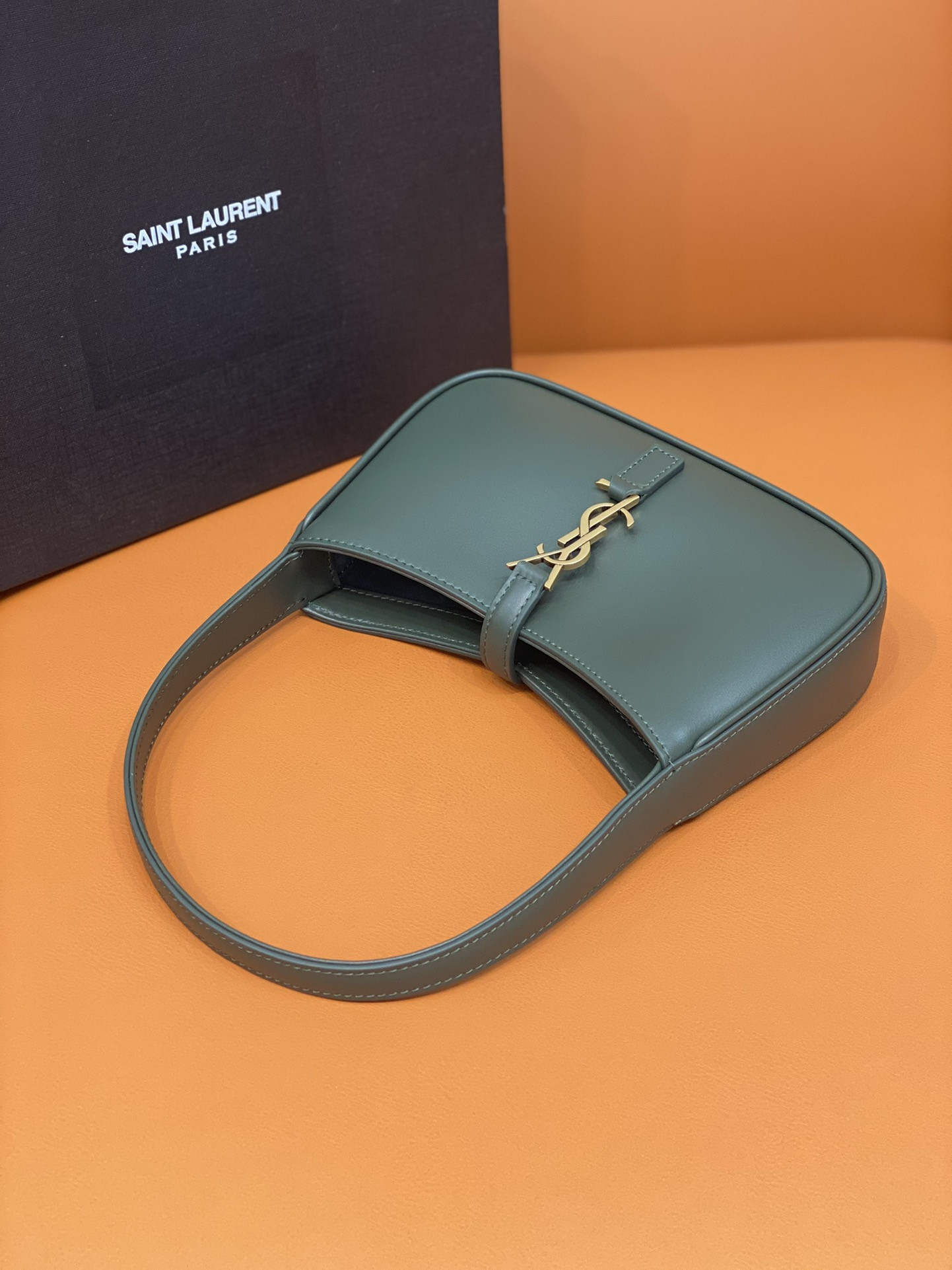 Y51 MINI LE 5 À 7 IN SMOOTH LEATHER 7.5 X 4.5 X 1.8 INCHES