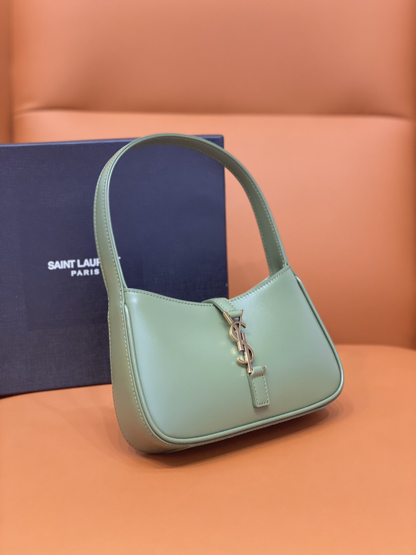 Y51 MINI LE 5 À 7 IN SMOOTH LEATHER 1 19 X 11.5 X 4.5 CM