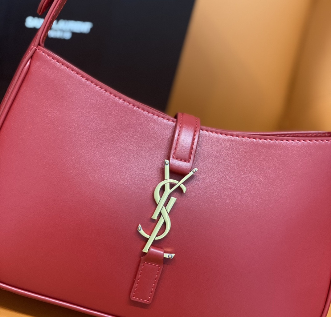 Y51 LE 5 À 7 IN SMOOTH LEATHER BLANC Red 23 X 16 X 6.5 CM