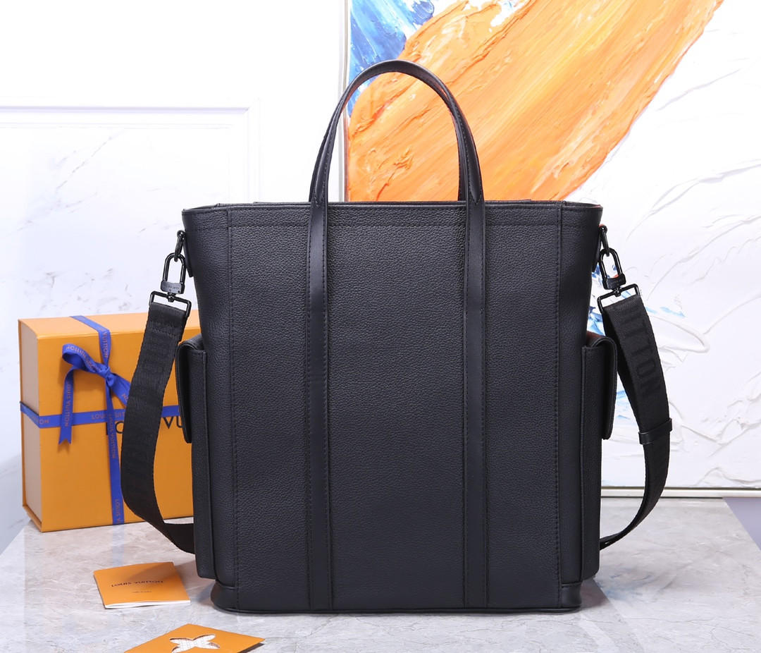 LV CHRISTOPHER TOTE M58479