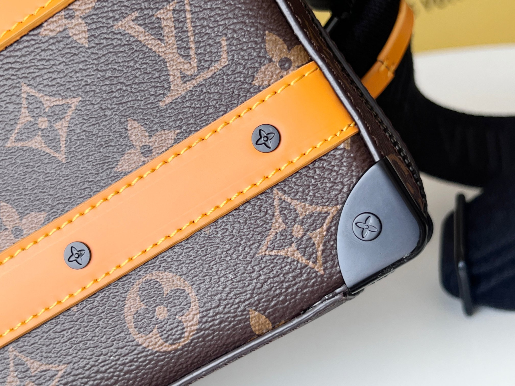 LV  Handle Soft Trunk M46689 21.5x15x7cm
