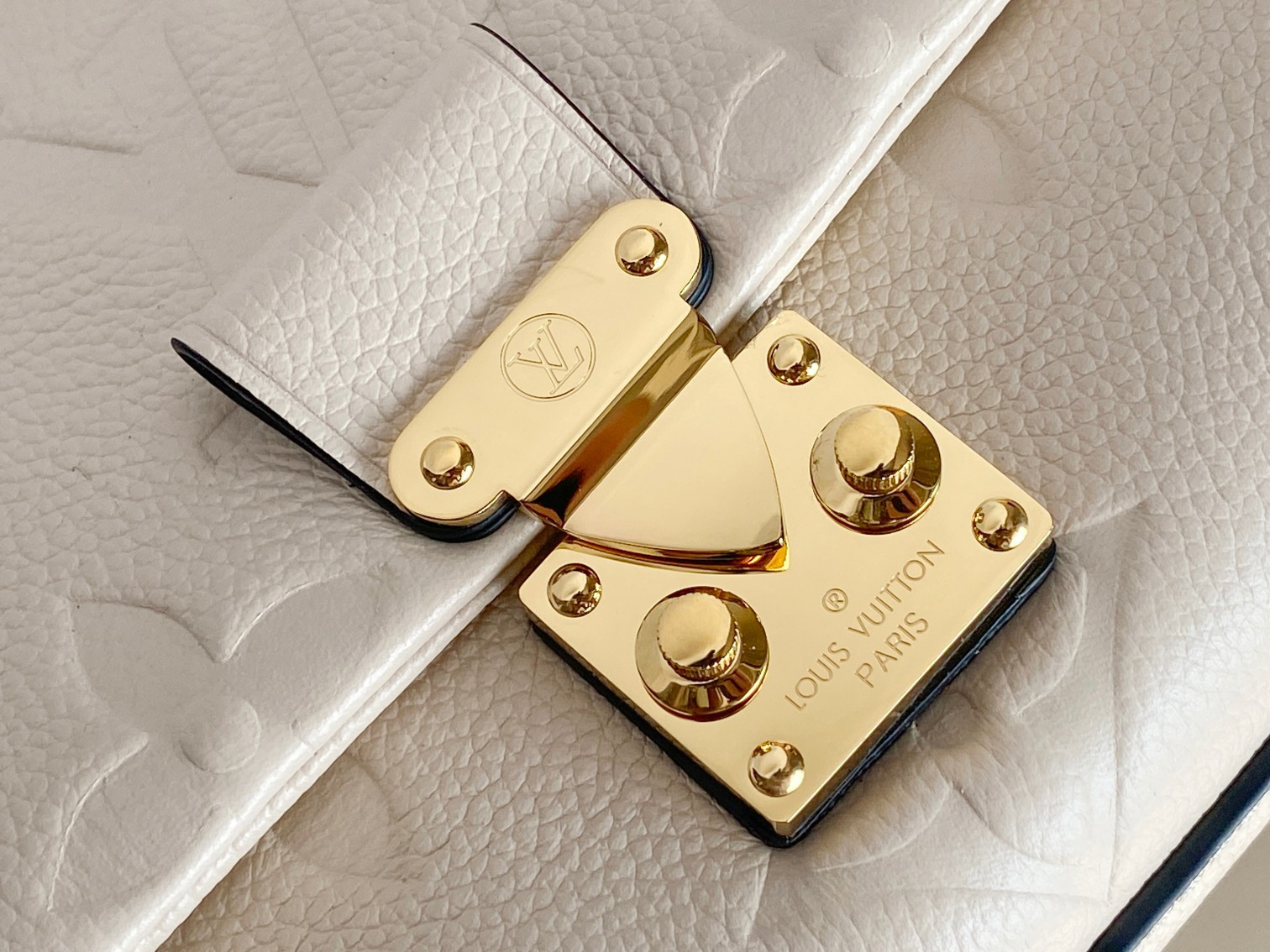 LV MADELEINE BB M46008  9.4 x 6.7 x 3.3 inches