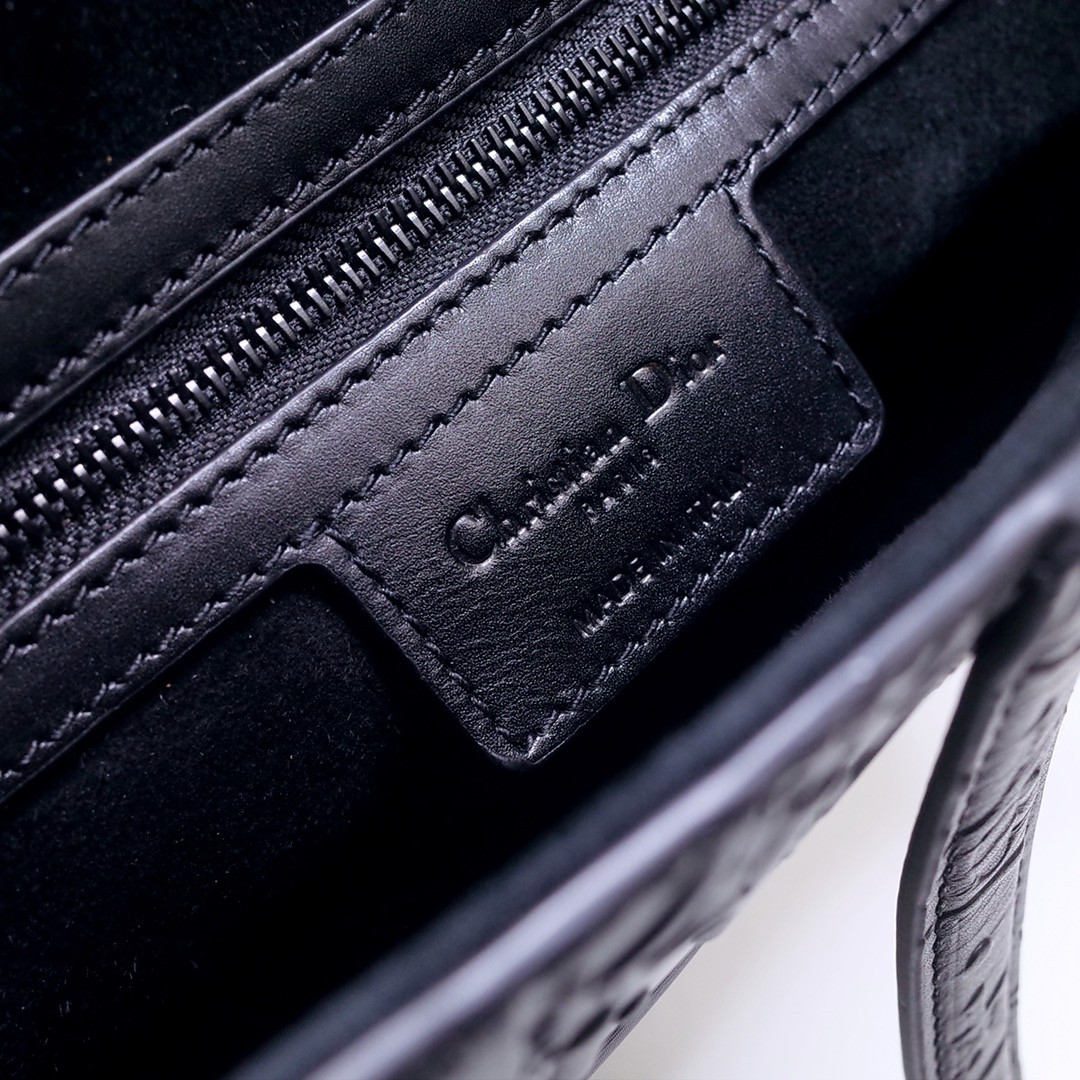 SADDLE BAG WITH STRAP Black D10r Oblique Embossed Calfskin 25.5x20x6.5cm