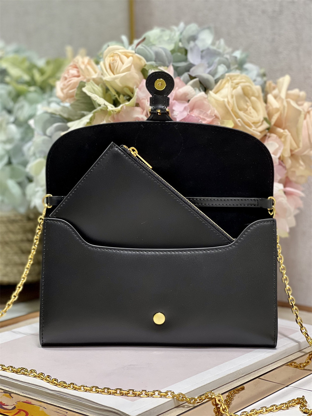 D10r BOBBY EAST-WEST POUCH WITH CHAIN Latte Smooth Calfskin Black