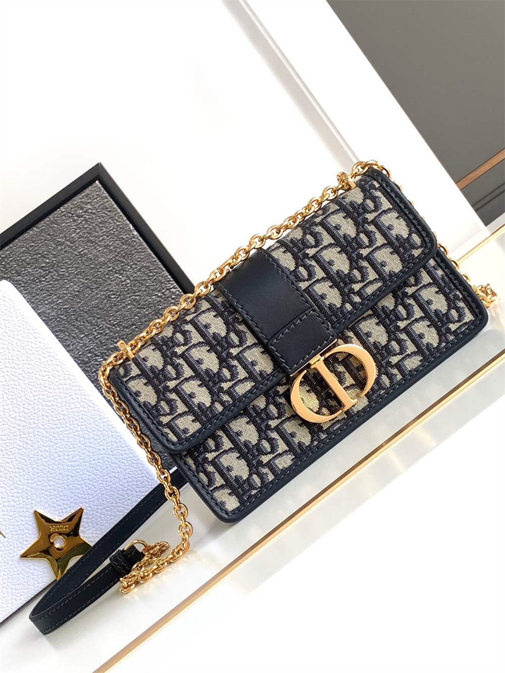 D10r 30 MONTAIGNE EAST-WEST BAG WITH CHAIN Blue D10r Oblique Jacquard 21 x 12 x 6 cm / 8.5 x 4.5 x 2.5 inches