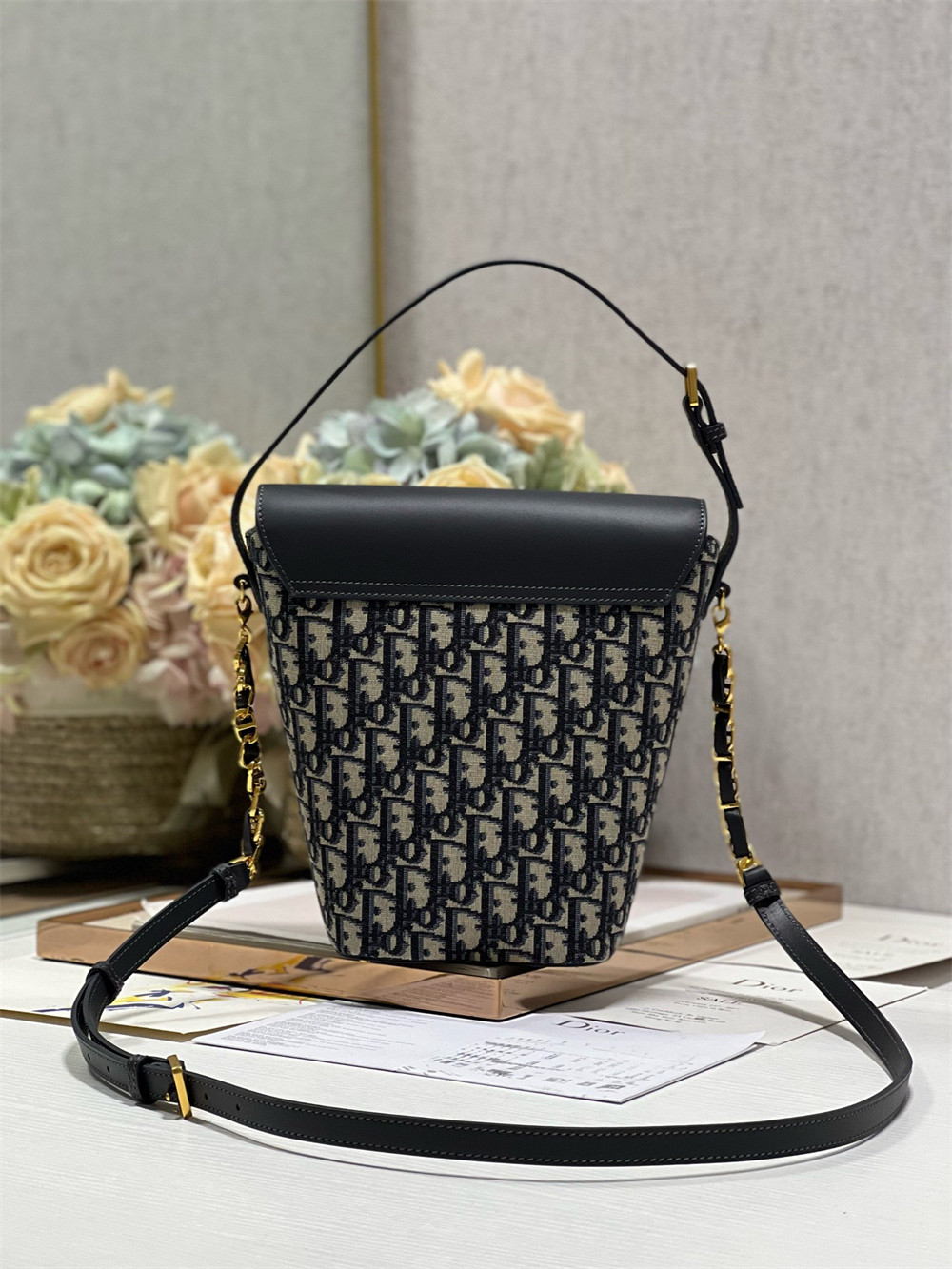 D10r 30 Montaigne Large Chain Bucket Bag Oblique Jacquard and Calfskin