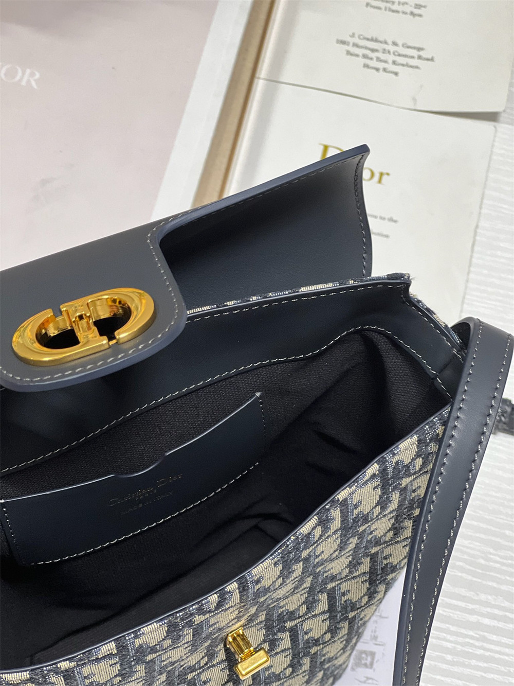 D10r 30 Montaigne Large Chain Bucket Bag Oblique Jacquard and Calfskin