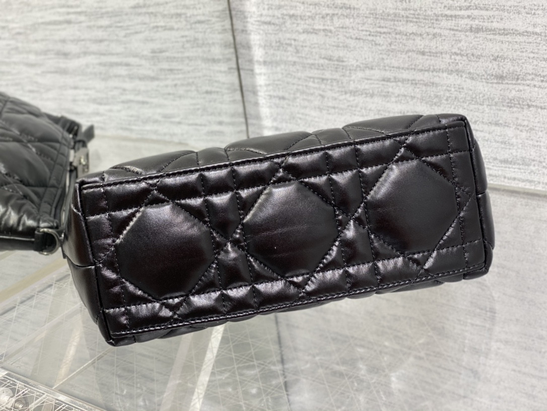 MEDIUM D10r TRAVEL NOMAD POUCH BLACK