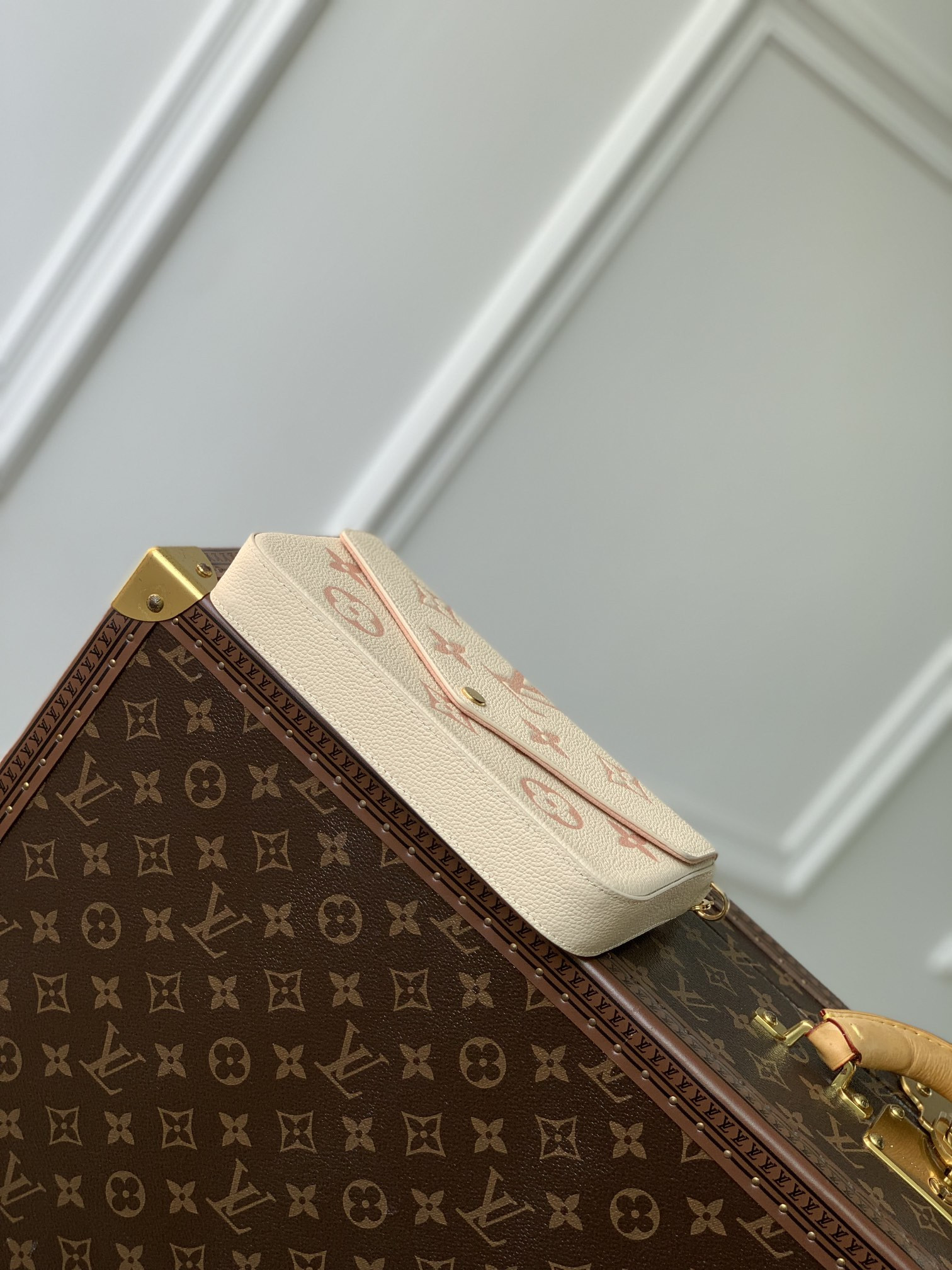 LV FÉLICIE POCHETTE M69977