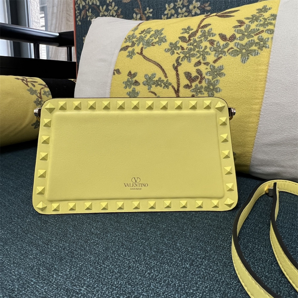 Va1e*ntin0 GARAVANI ROCKSTUD23 SMALL SMOOTH CALFSKIN SHOULDER BAG YELLOW