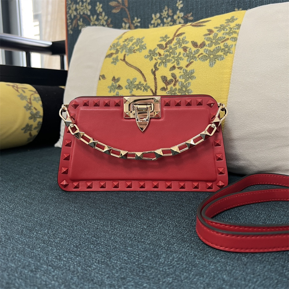 Va1e*ntin0 GARAVANI ROCKSTUD23 SMALL SMOOTH CALFSKIN SHOULDER BAG RED