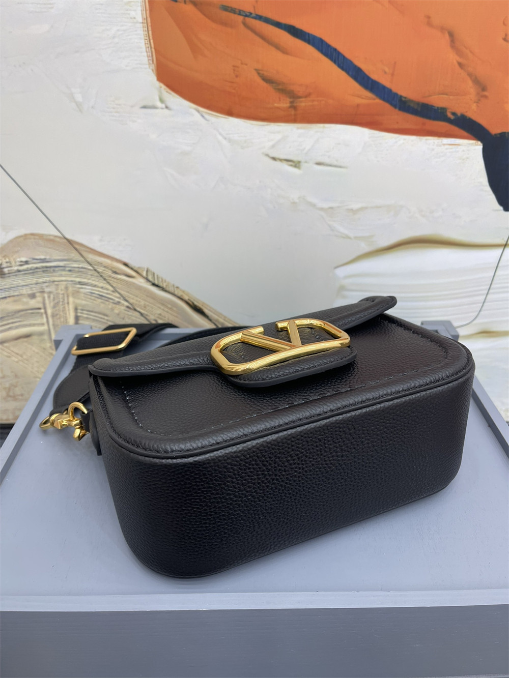Va1e*ntin0 GARAVANI ALLTIME GRAINY CALFSKIN SHOULDER BAG BLACK 23.5x18X8cm