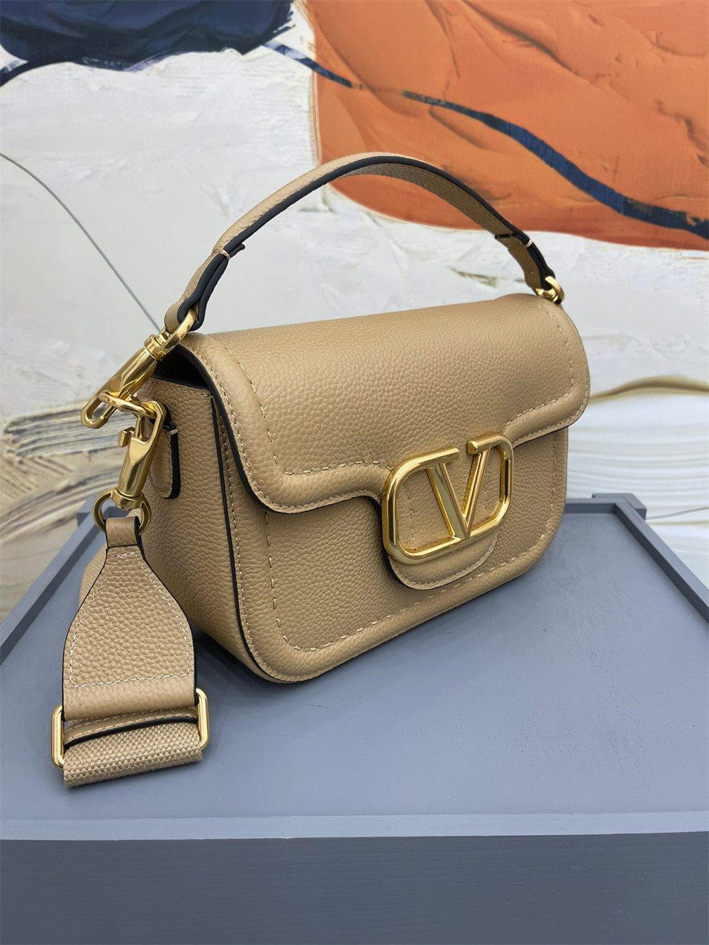 Va1e*ntin0 GARAVANI ALLTIME GRAINY CALFSKIN SHOULDER BAG APRICOT