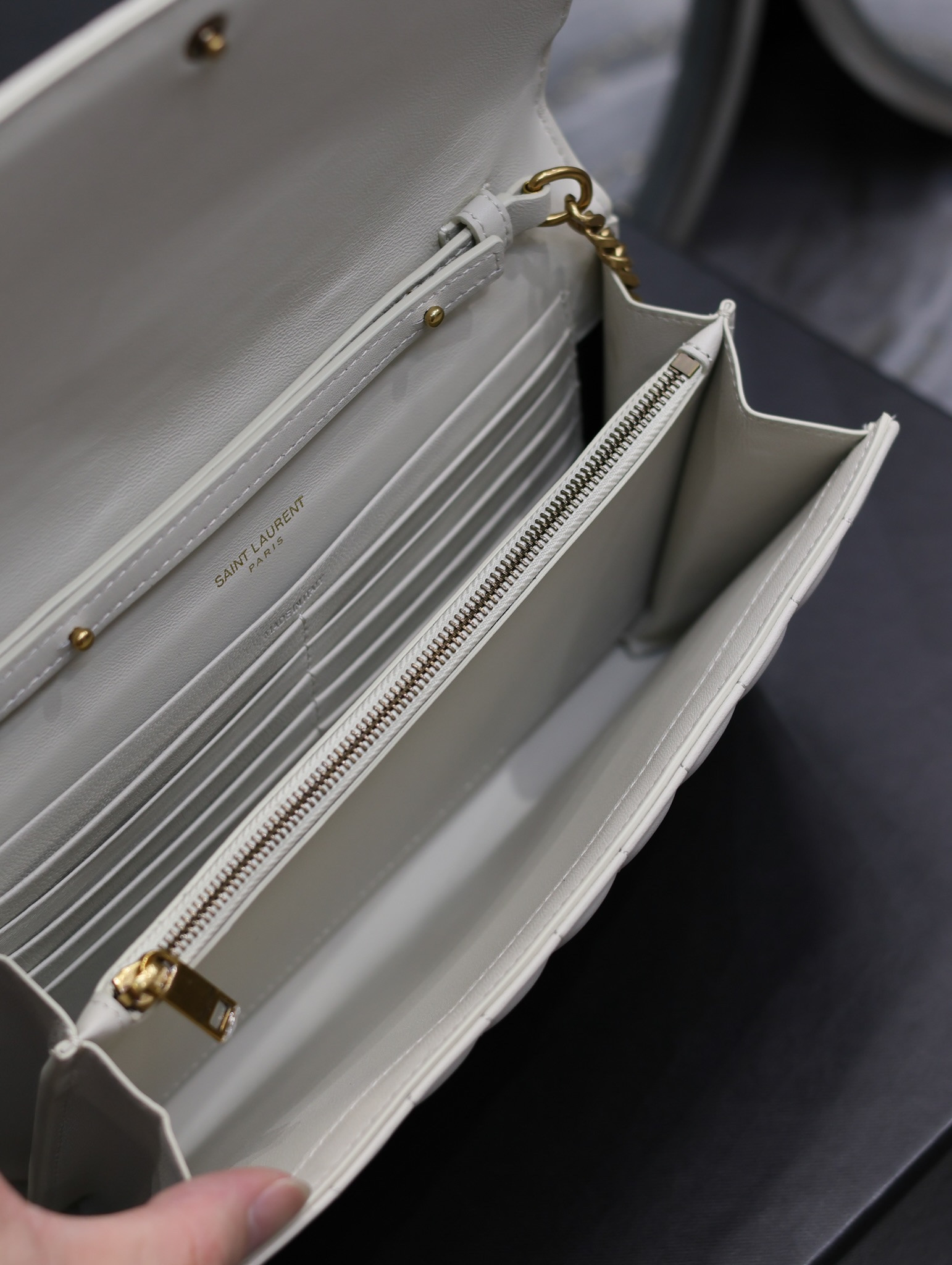 Y51 CASSANDRE CHAIN WALLET WHITE